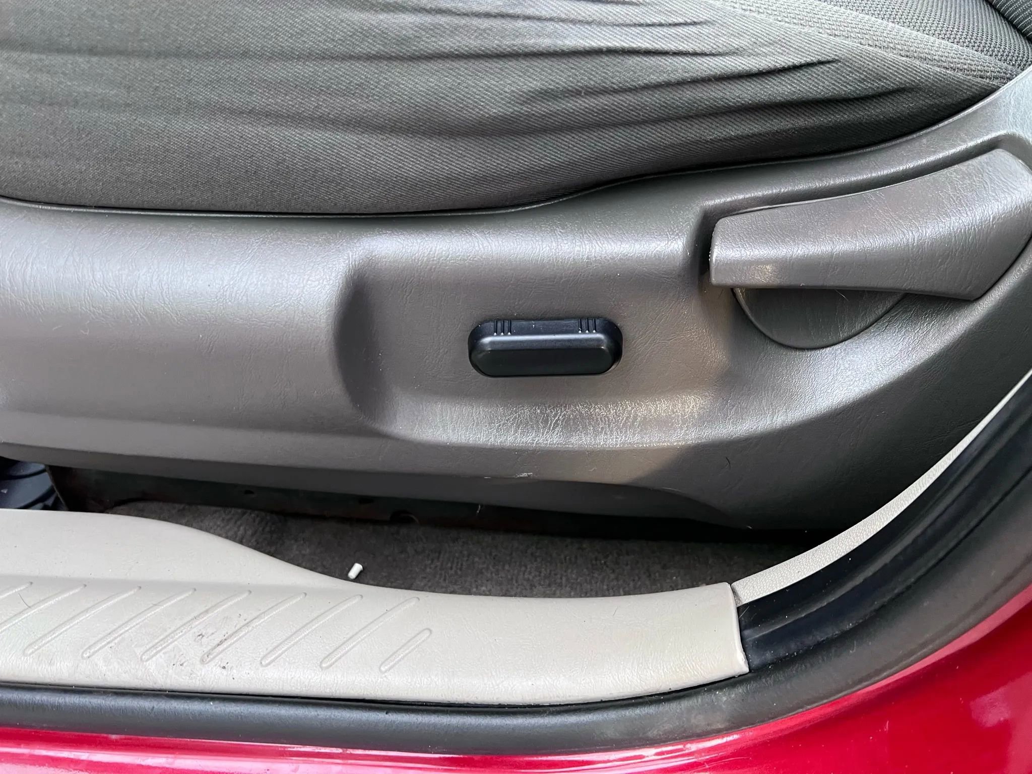 Used 2010 Ford Escape XLT image 28