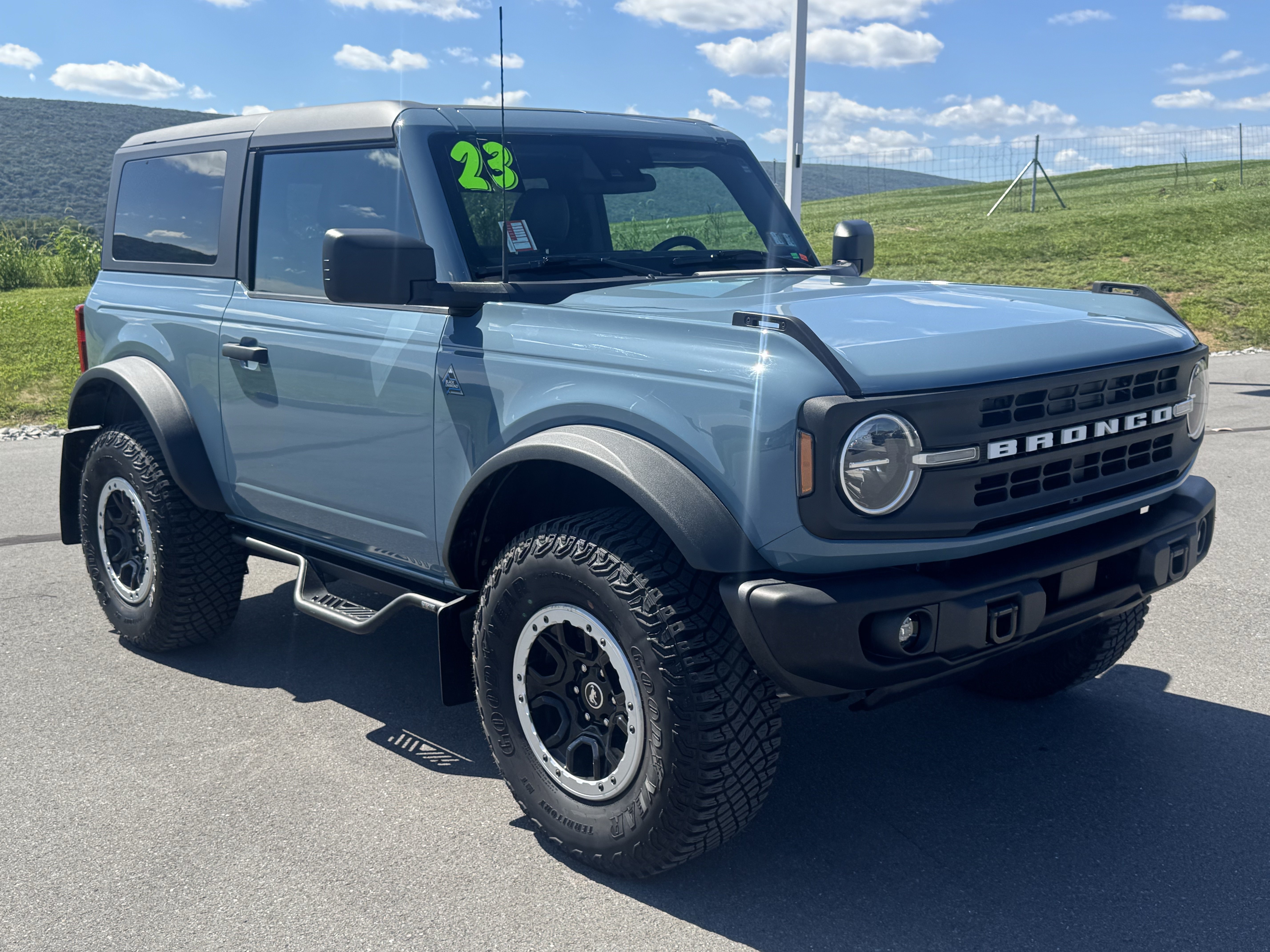 Used 2023 Ford Bronco Black Diamond w/ Sasquatch Package AWD/4WD image 1