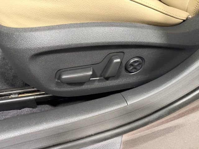 Used 2015 Hyundai Sonata Limited w/ Option Group 06 FWD image 25