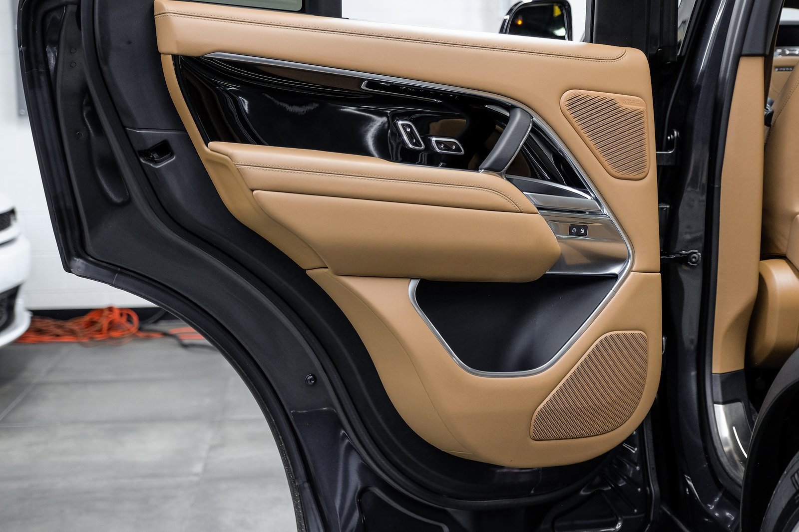 Used 2023 Land Rover Range Rover Autobiography image 52