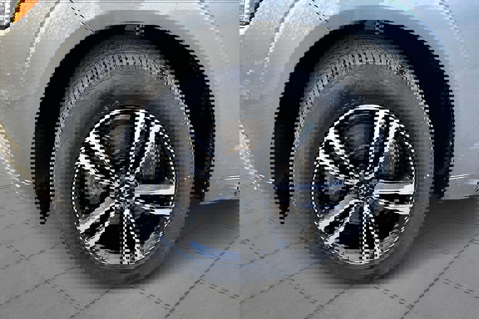 Used 2020 Volvo XC60 T6 Momentum image 11