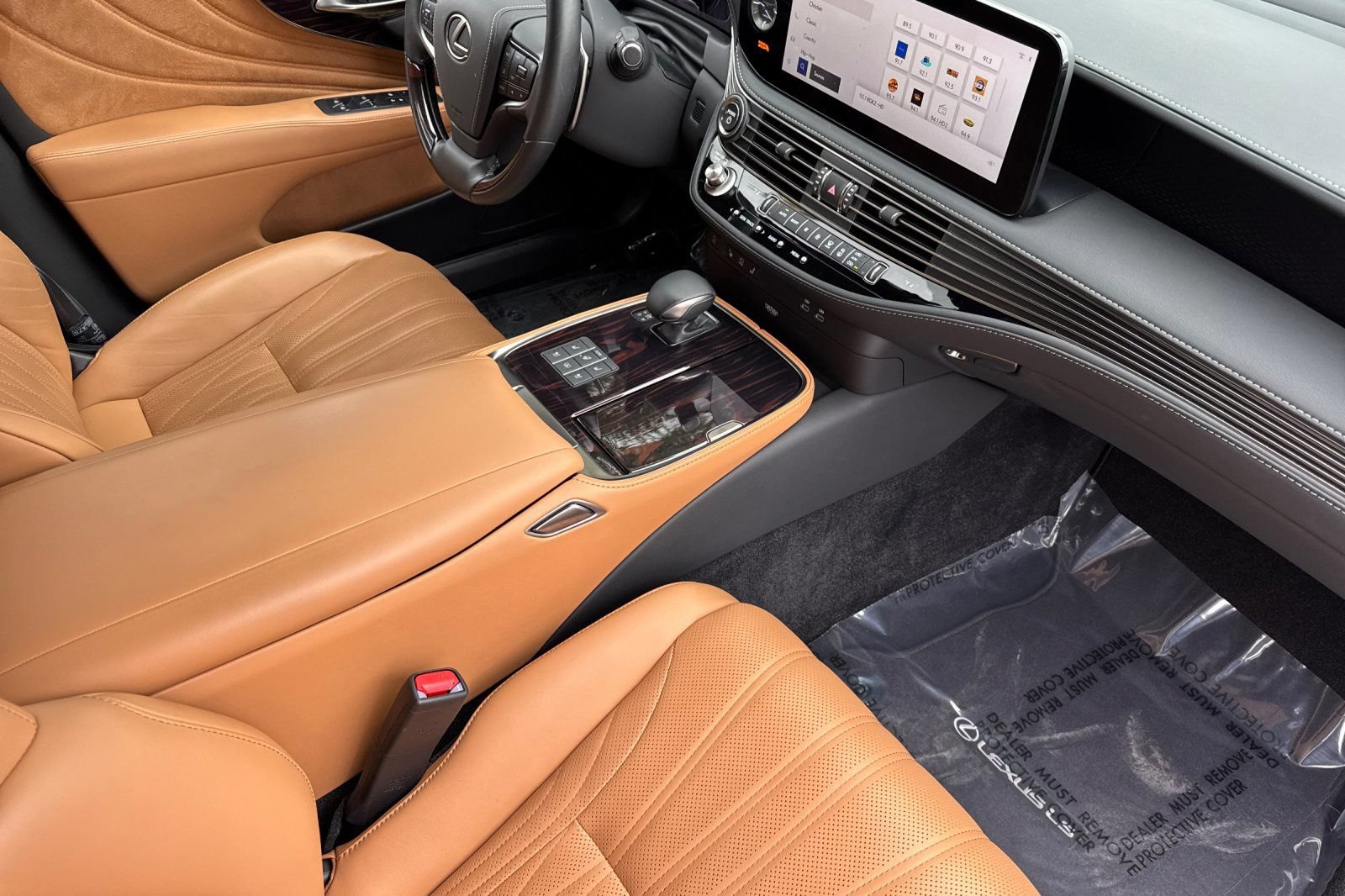 Certified 2023 Lexus LS 500h AWD w/ Luxury Package image 18