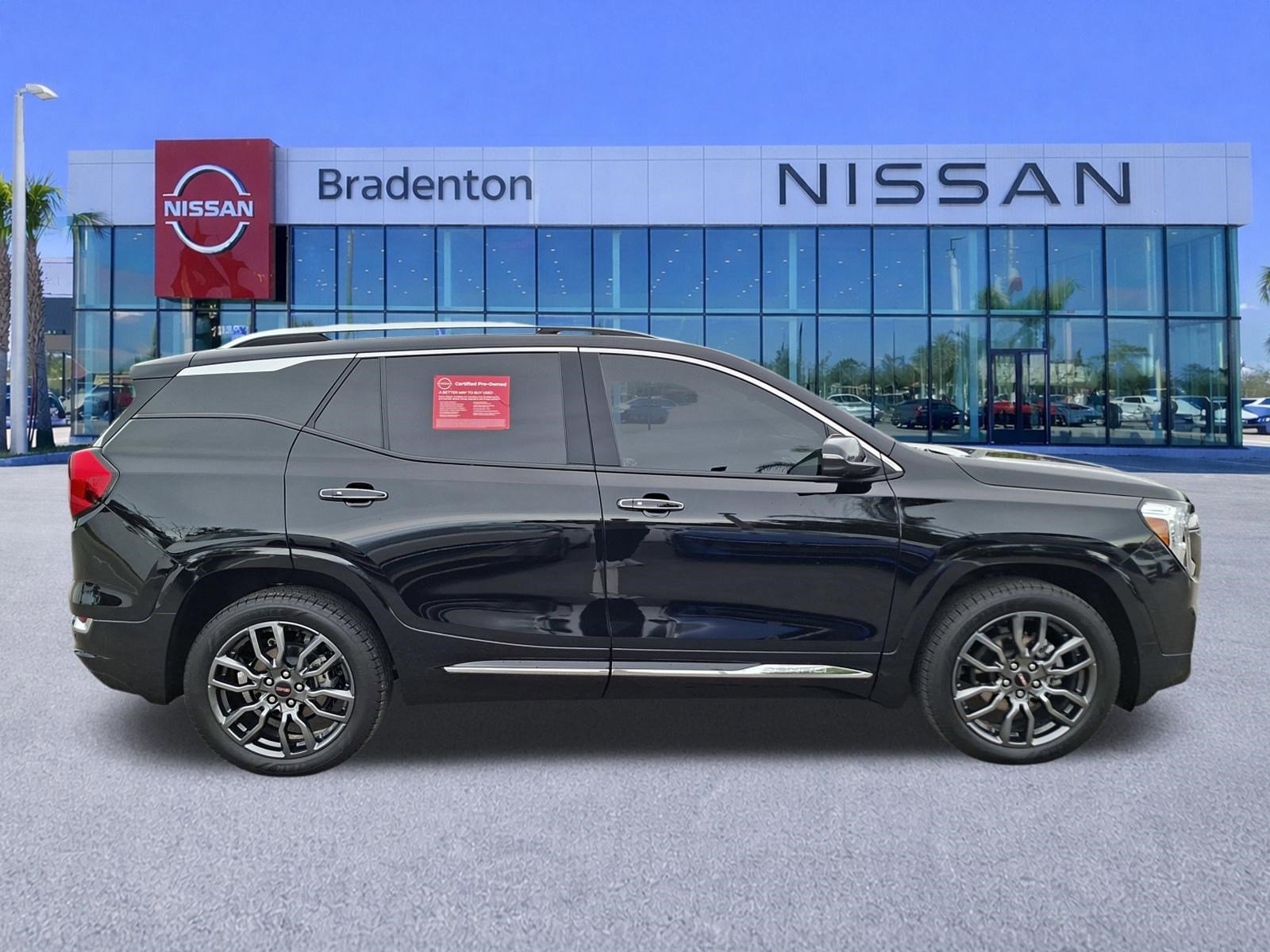 Used 2022 GMC Terrain Denali w/ Black Diamond Edition image 4