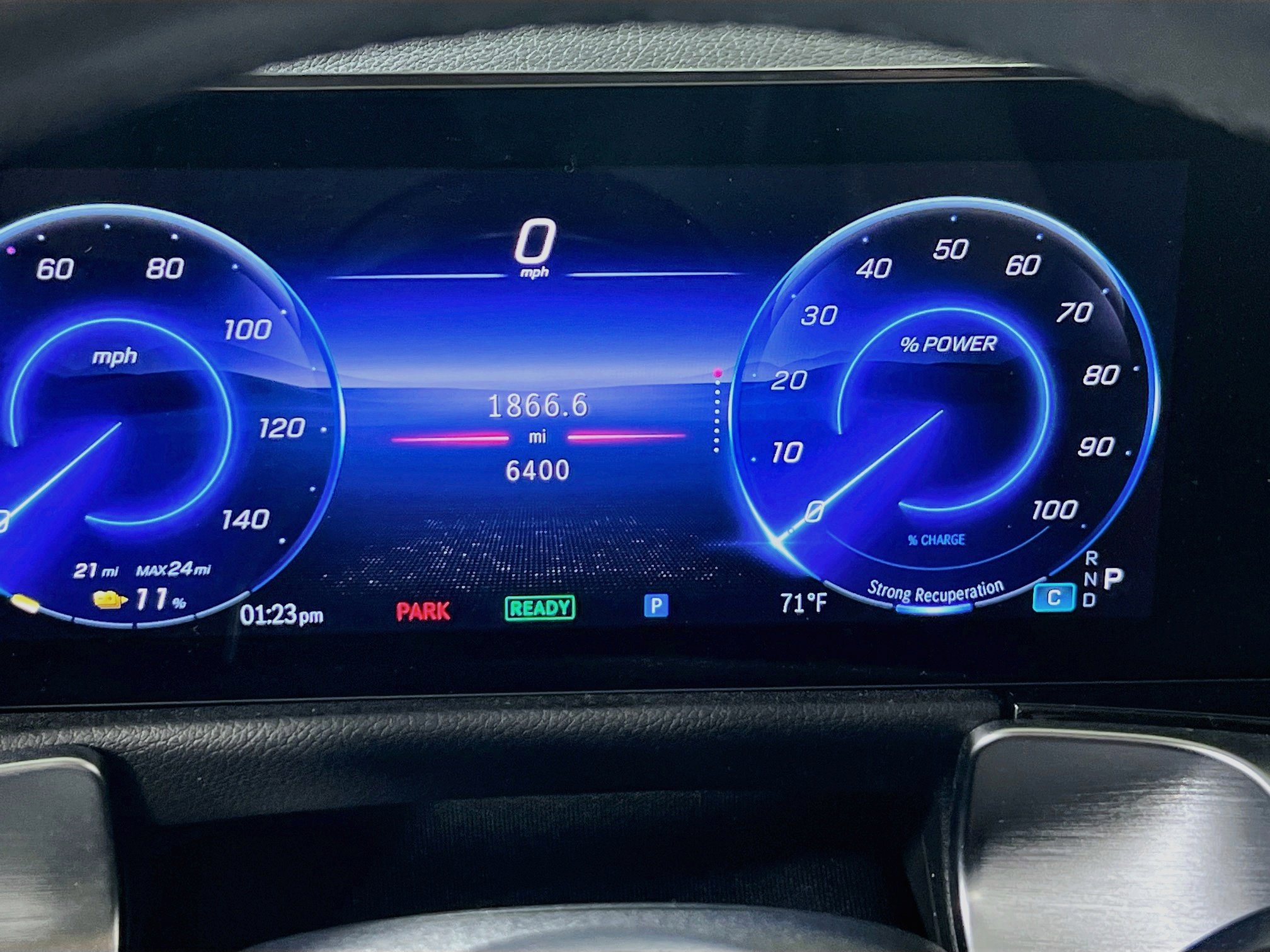 Used 2024 Mercedes-Benz EQB 300 4MATIC image 12