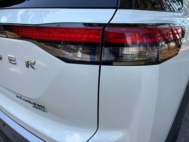 Used 2022 Nissan Pathfinder Platinum w/ Lighting Package (N93) AWD/4WD image 14