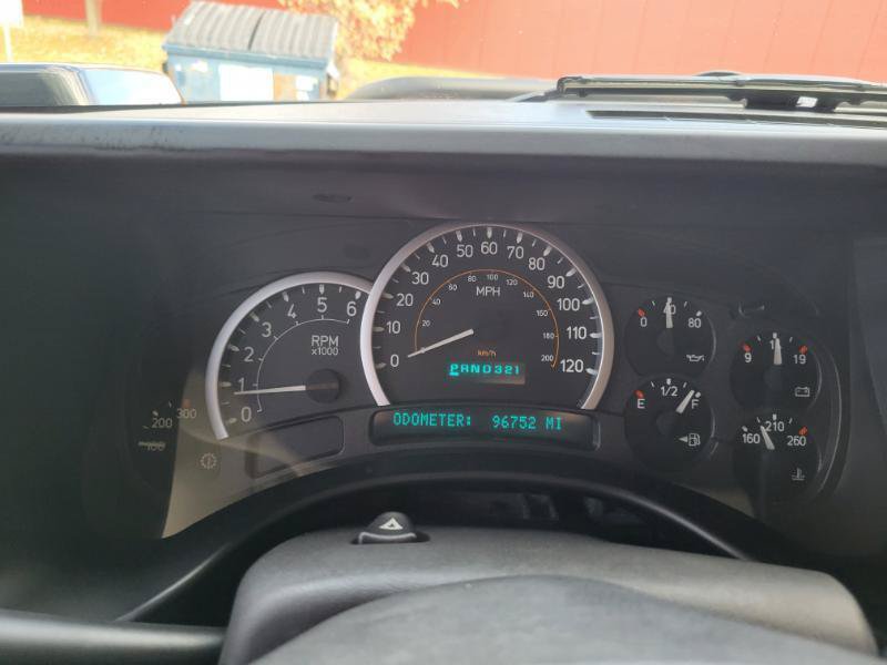 Used 2005 HUMMER H2 SUT w/ Preferred Equipment Group AWD/4WD image 35