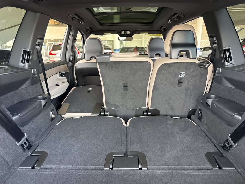 New 2026 Volvo XC90 T8 Ultra w/ Protection Package Premier AWD/4WD image 15