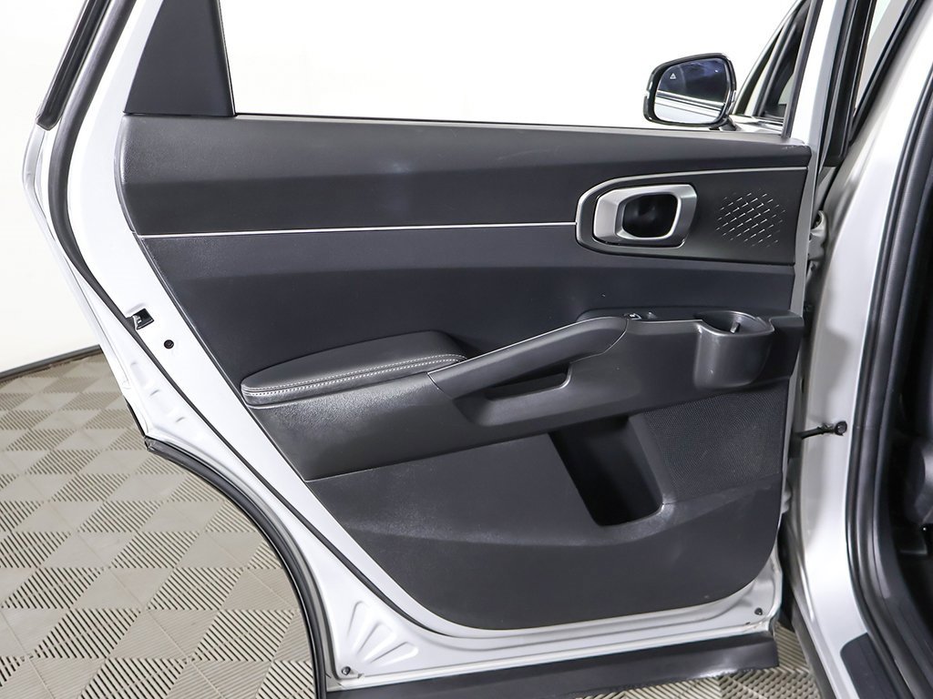 Used 2022 Kia Sorento EX w/ Panoramic Sunroof Package image 27