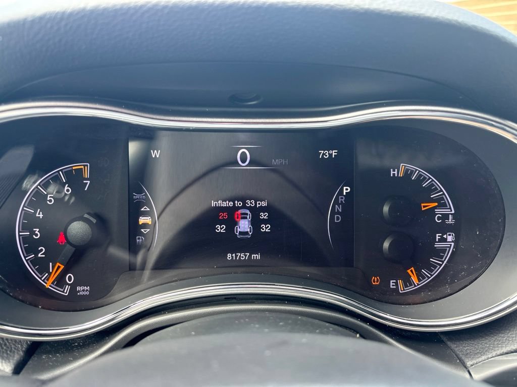 Used 2019 Jeep Grand Cherokee Laredo AWD/4WD image 23