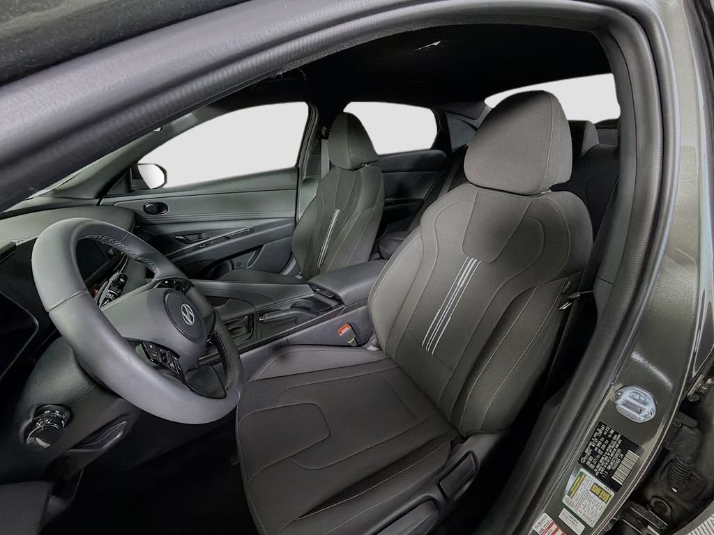 Used 2025 Hyundai Elantra Sport FWD image 13