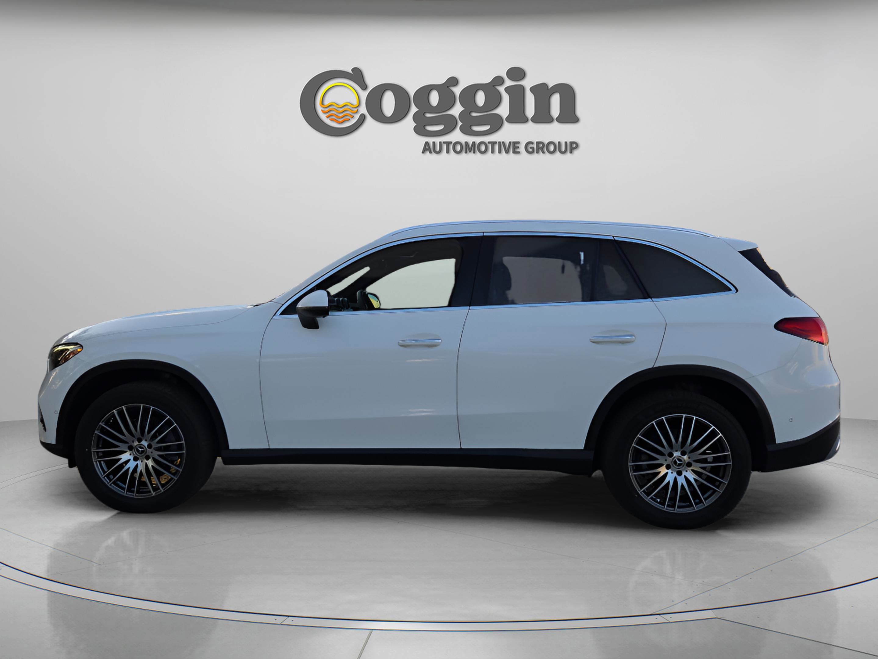 Used 2025 Mercedes-Benz GLC 300 image 3