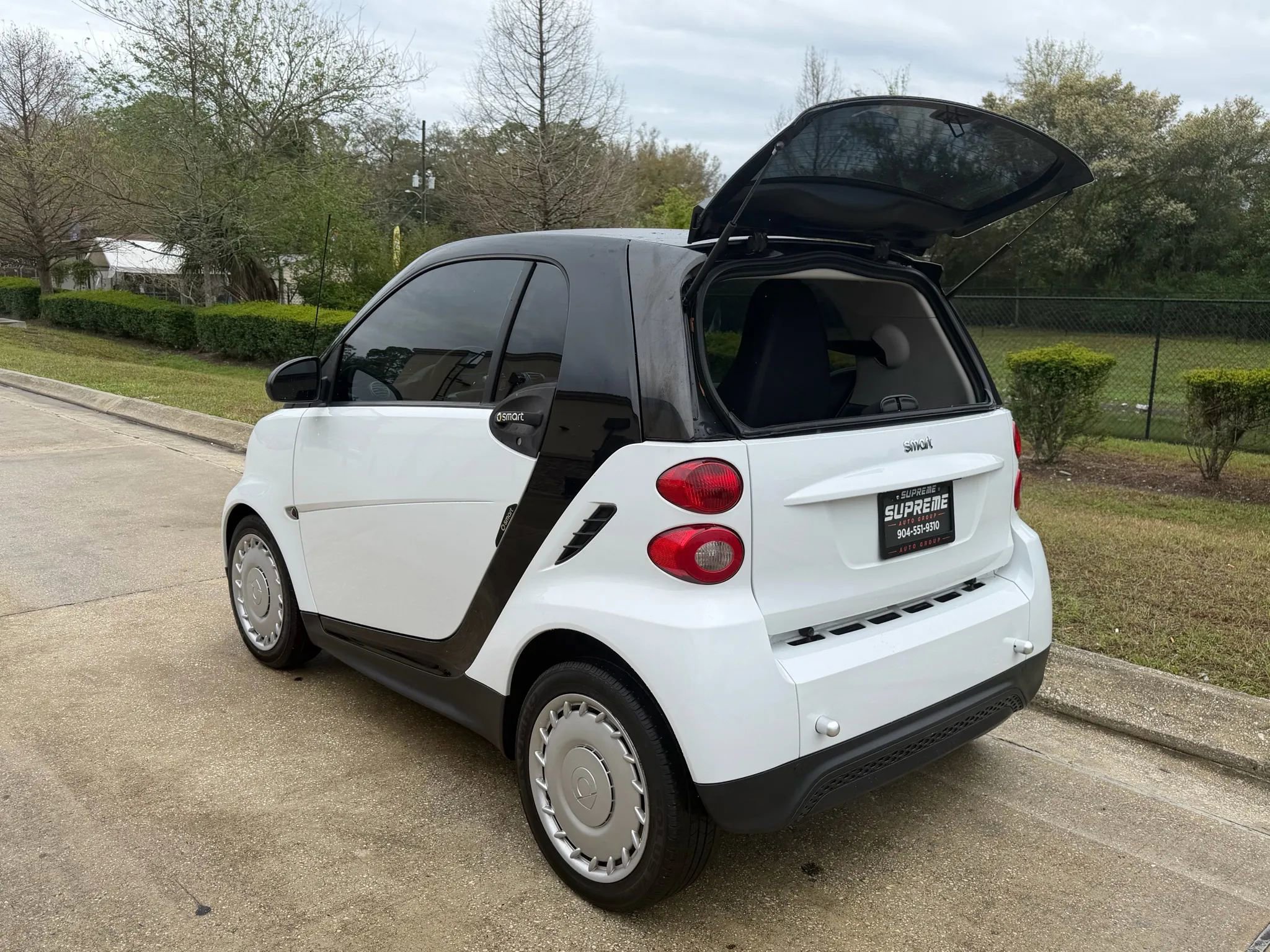 Used 2015 smart fortwo passion image 33