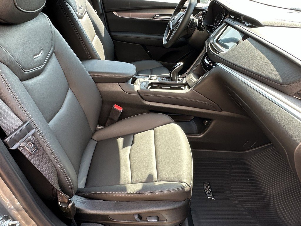 New 2026 Cadillac XT5 Luxury w/ LPO, Floor Liner Package image 14