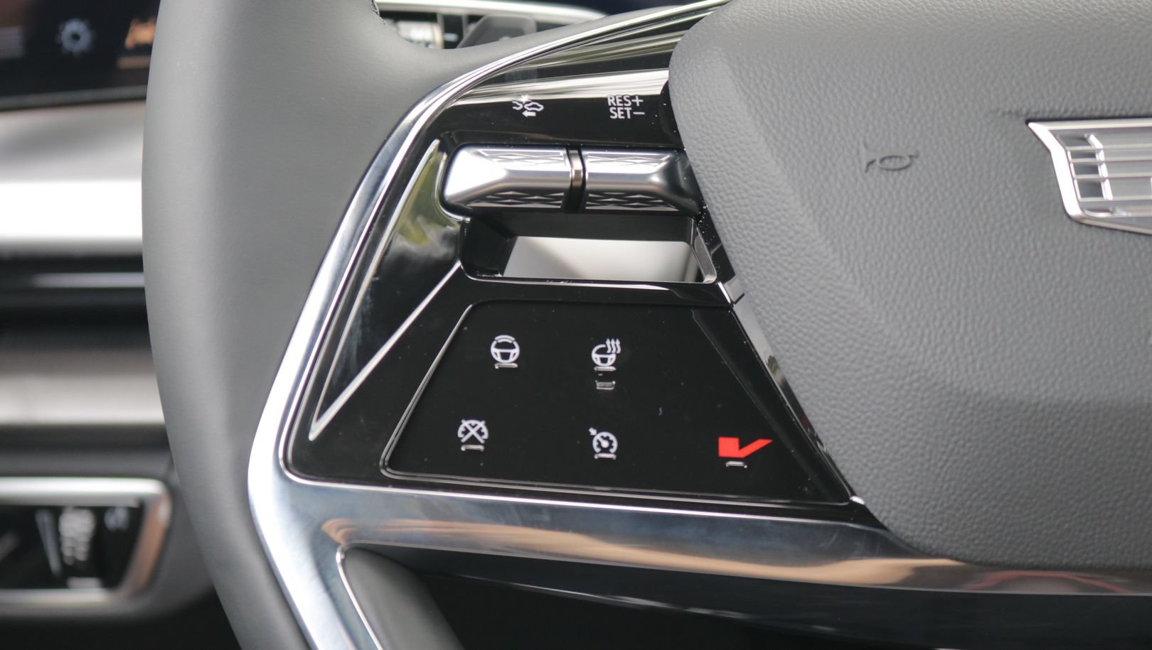 New 2027 Cadillac Vistiq Sport w/ LPO, Floor Liner Package AWD/4WD image 20