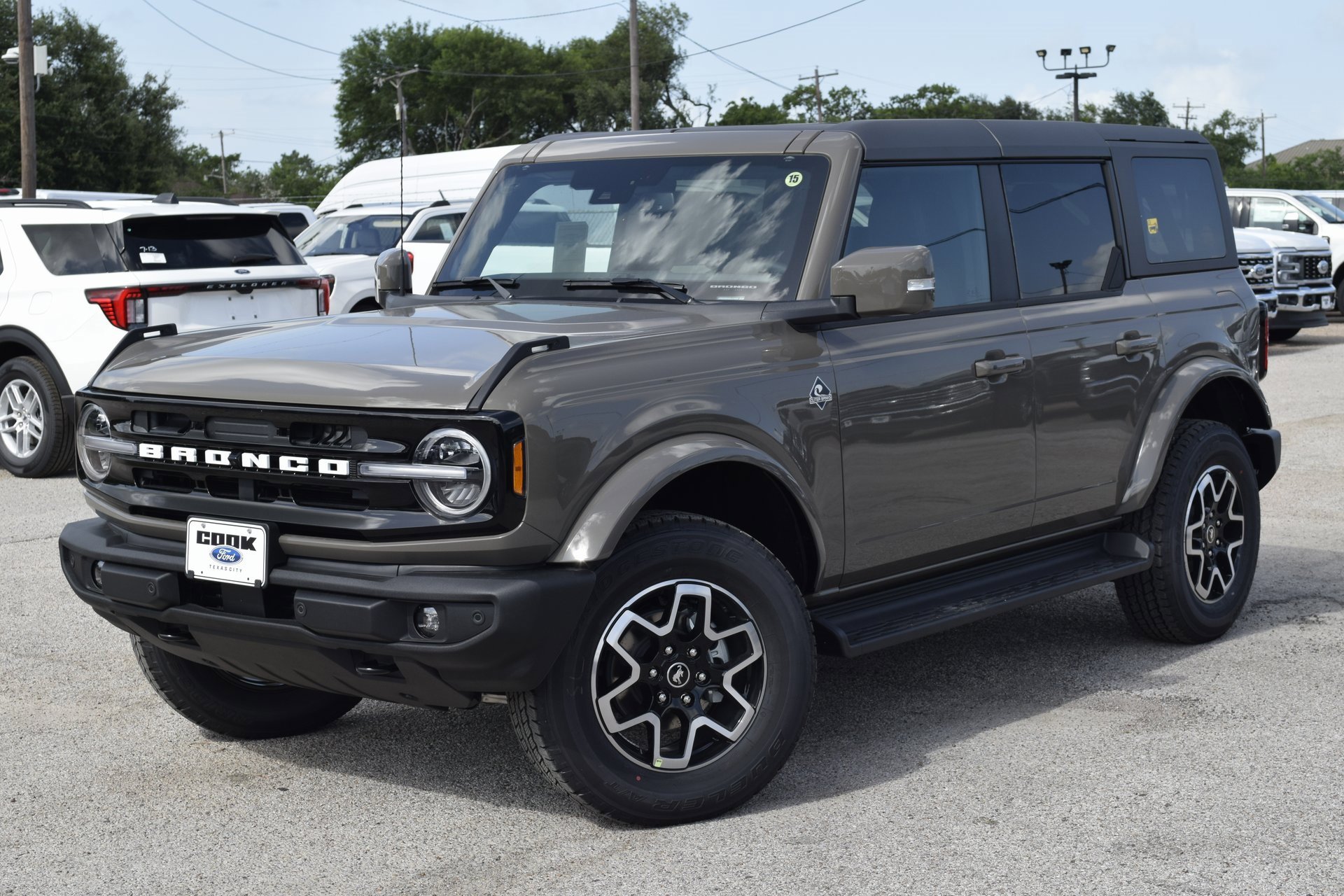 New 2025 Ford Bronco Outer Banks