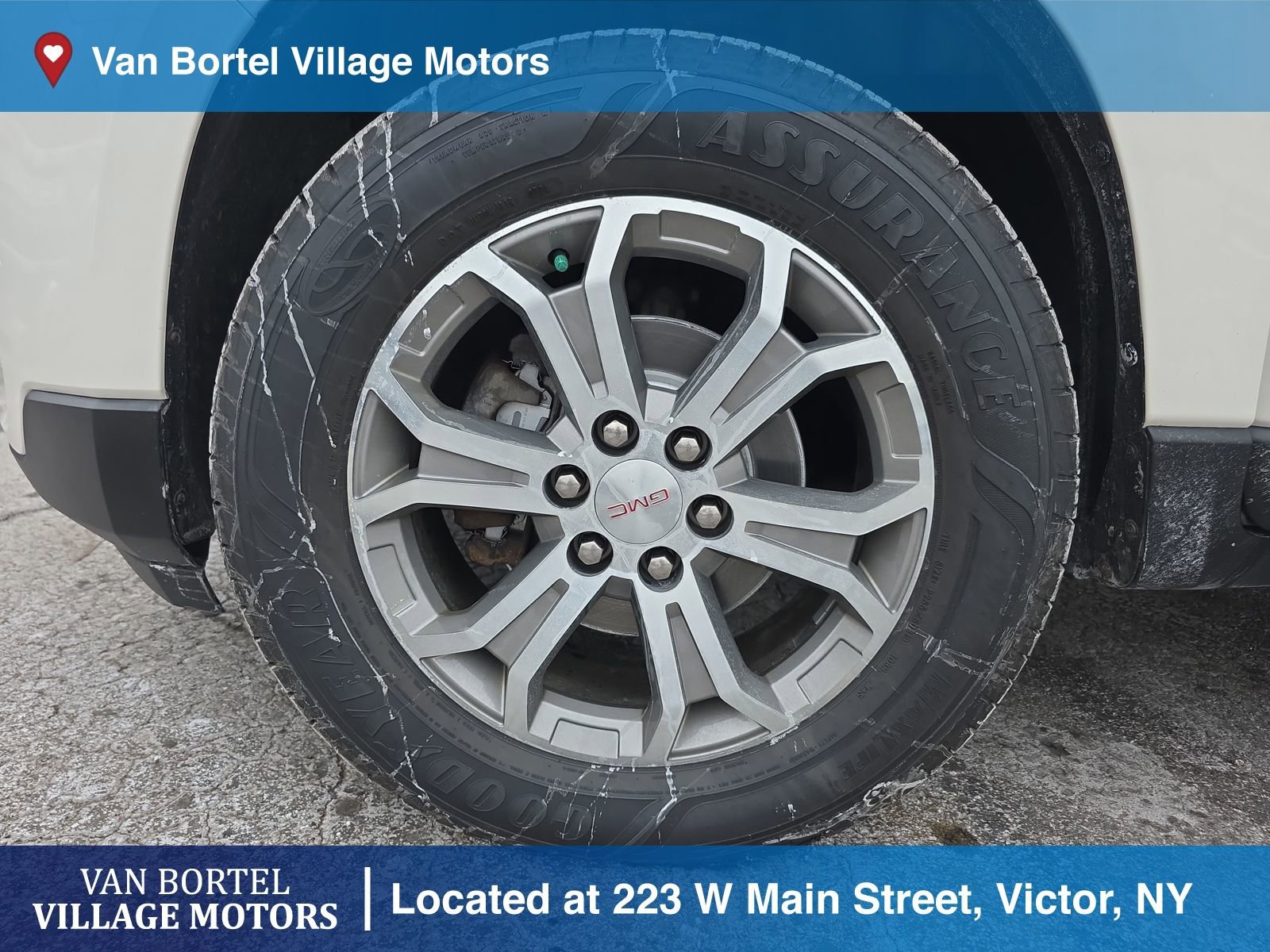 Used 2015 GMC Acadia SLT image 32