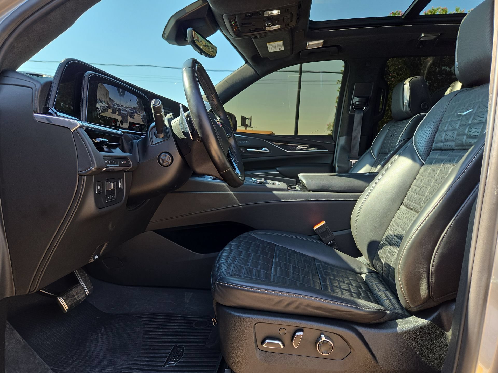 Certified 2023 Cadillac Escalade V w/ LPO, ONYX Package AWD/4WD image 16
