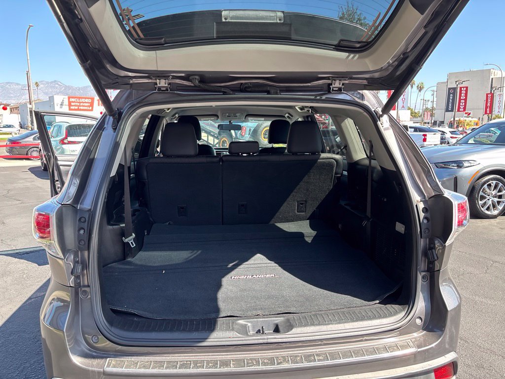 Used 2015 Toyota Highlander Plus FWD image 24