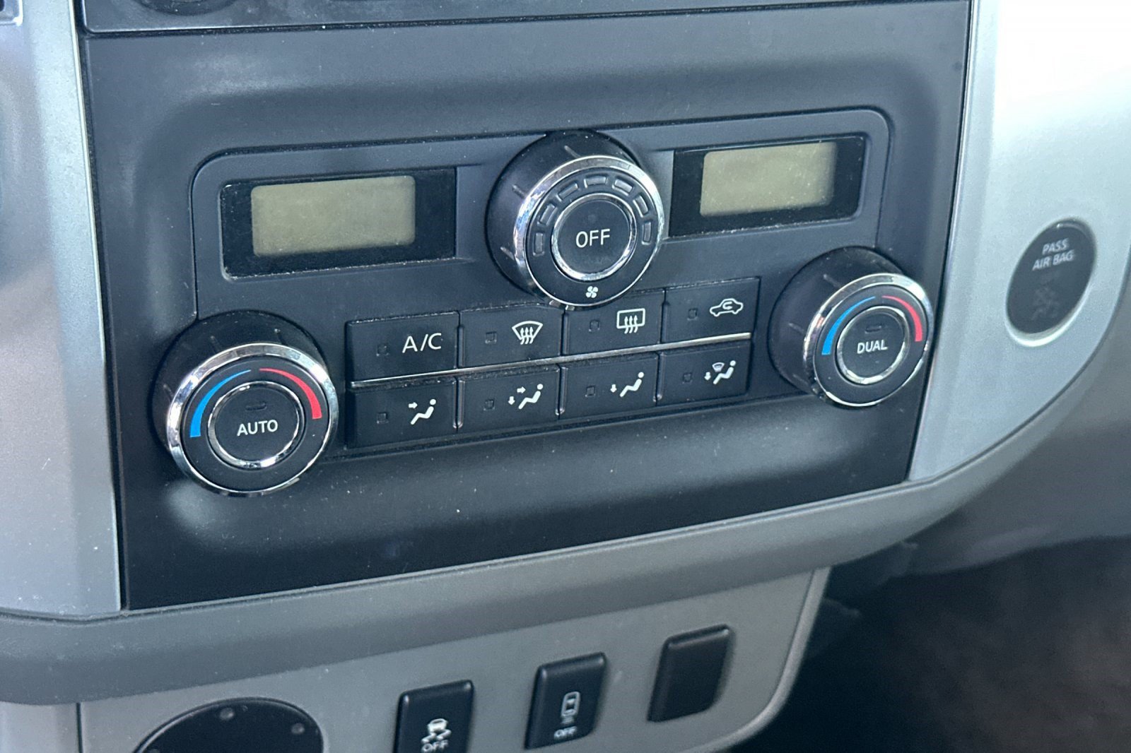 Used 2013 Nissan Frontier SV w/ SV Value Truck Pkg RWD image 17