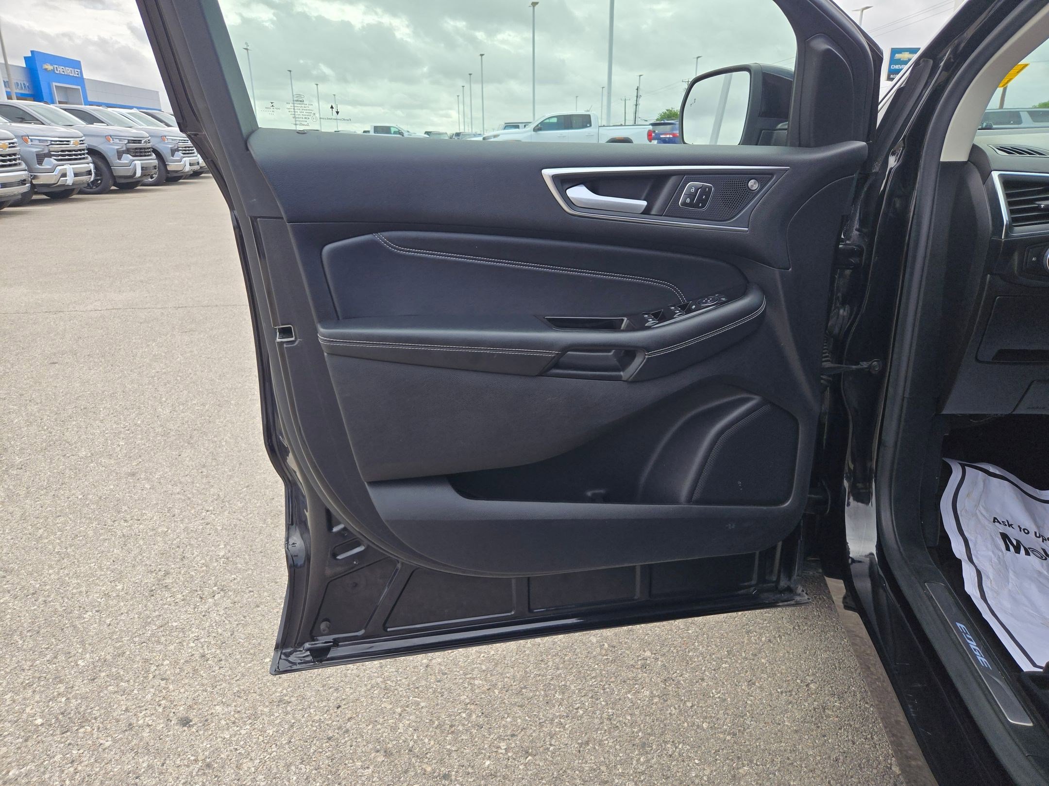 Used 2020 Ford Edge Titanium image 12