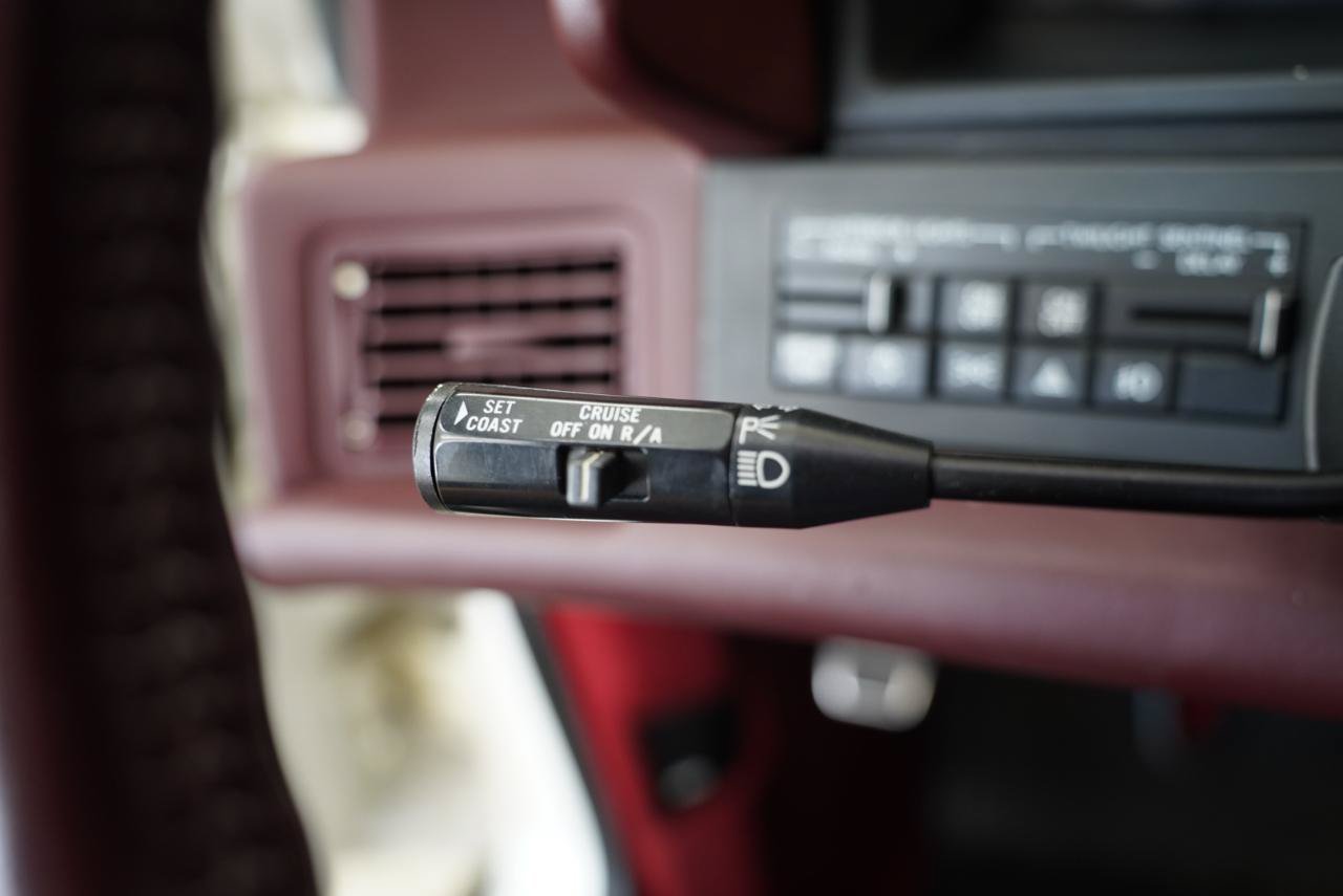 Used 1993 Cadillac Allante FWD image 13