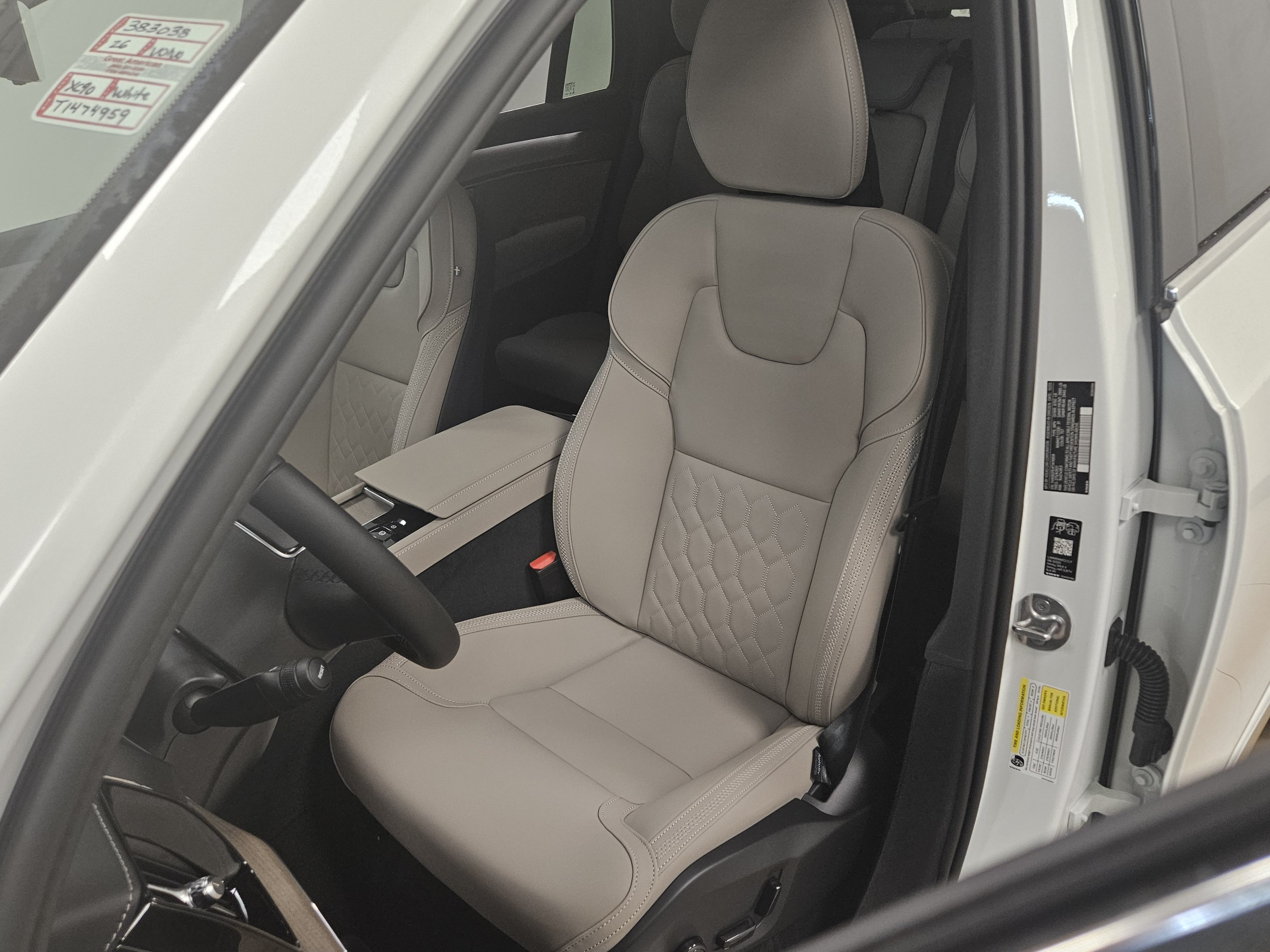 New 2026 Volvo XC90 B6 Plus w/ Protection Package AWD/4WD image 41