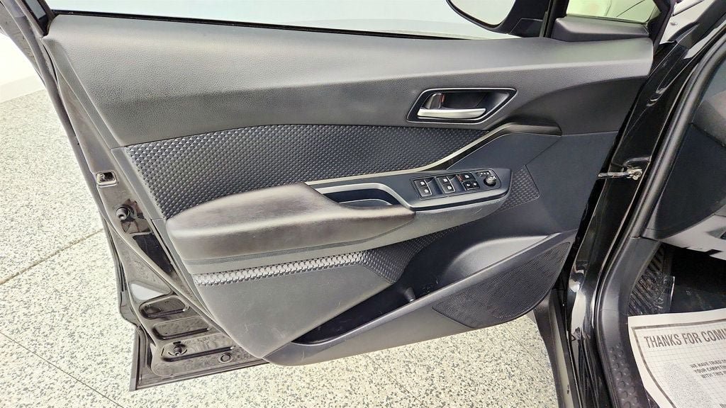 Used 2018 Toyota C-HR XLE FWD image 10
