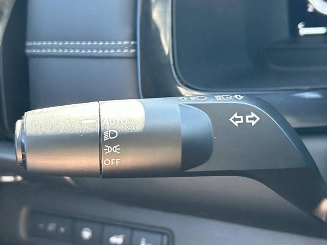 Used 2024 Nissan Pathfinder Platinum image 32