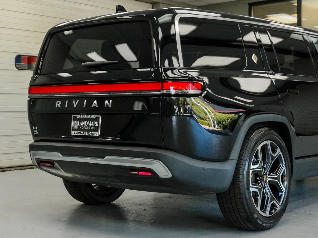 Used 2025 Rivian R1S Adventure AWD/4WD image 31