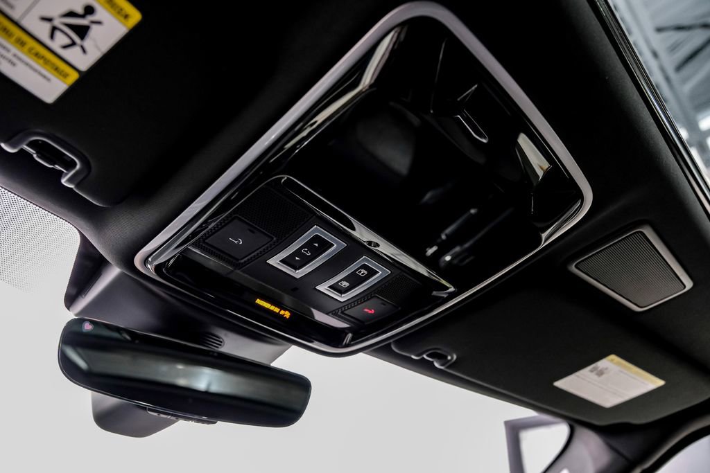 Used 2018 Land Rover Range Rover Sport SVR image 45