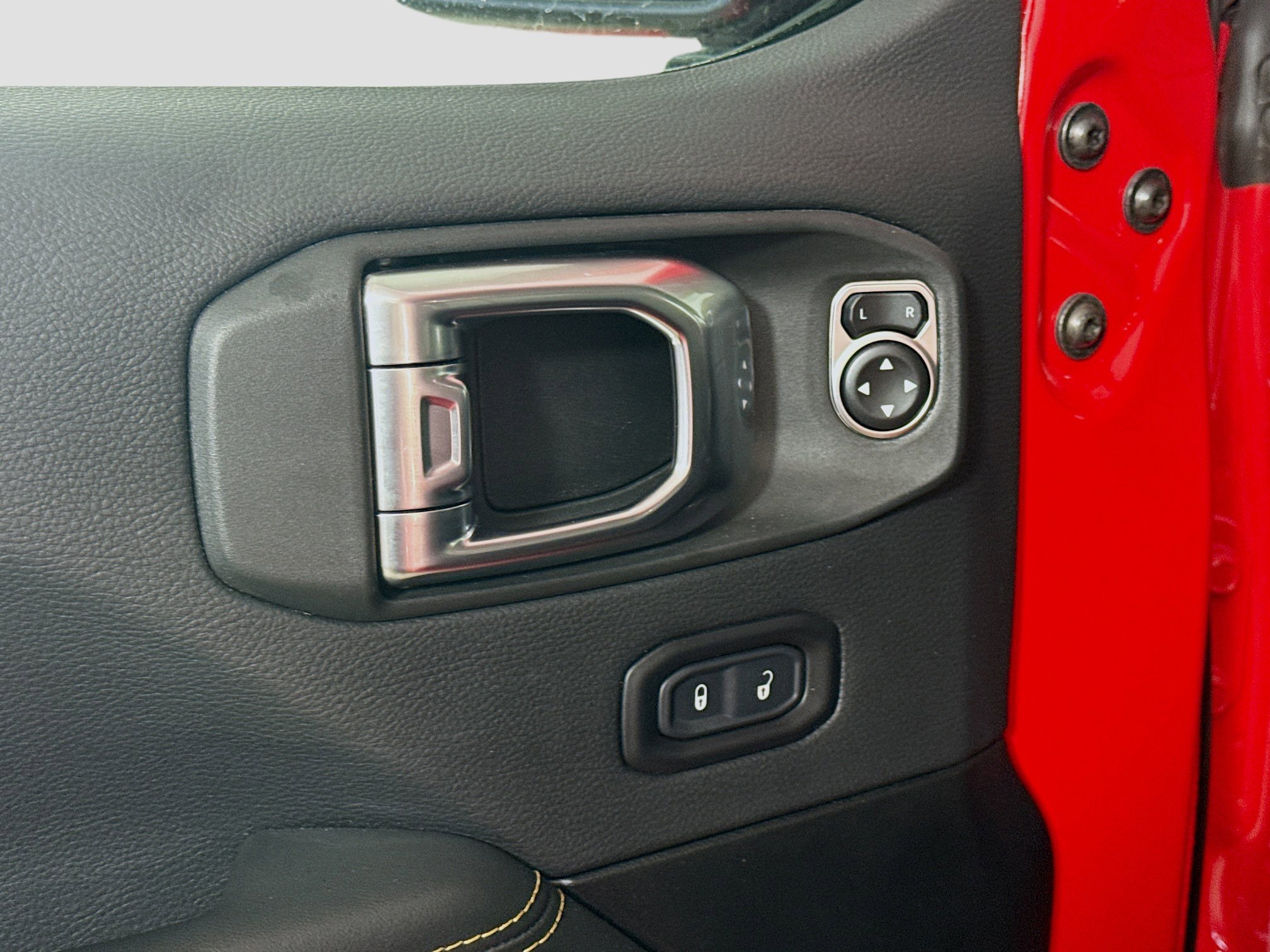 Used 2025 Jeep Wrangler Sahara image 24