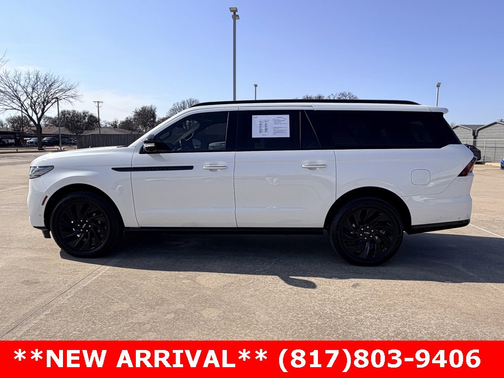 Used 2025 Lincoln Navigator L Reserve w/ Jet Appearance Package image 9