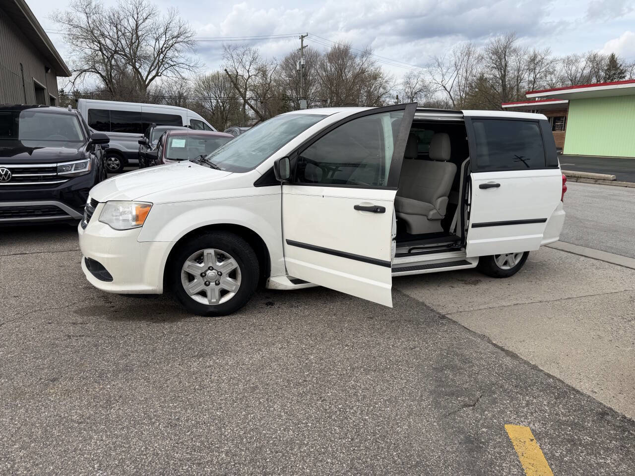 Used 2013 Dodge Grand Caravan American Value Package FWD image 23
