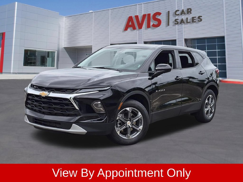 Used 2025 Chevrolet Blazer LT FWD image 1