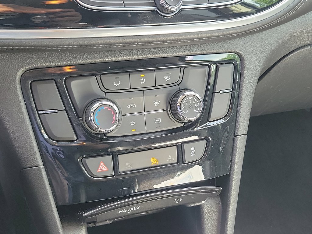 Used 2019 Buick Encore Sport Touring AWD/4WD image 31