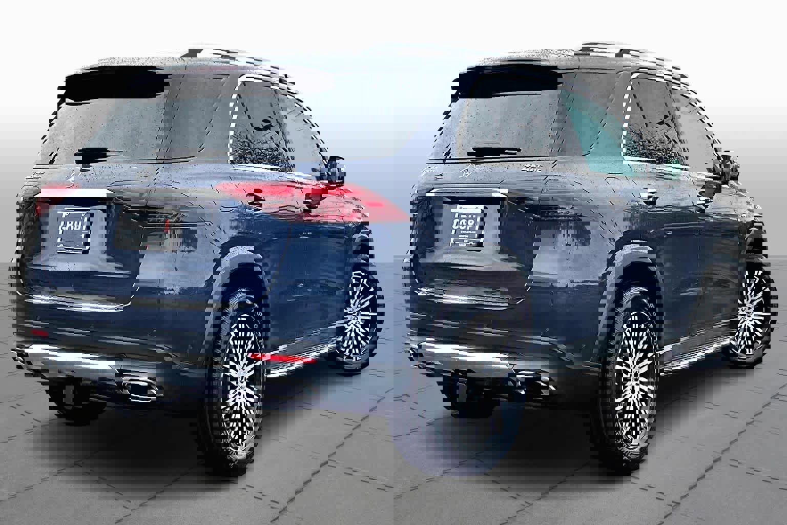 Used 2025 Mercedes-Benz GLE 450e 4MATIC image 13