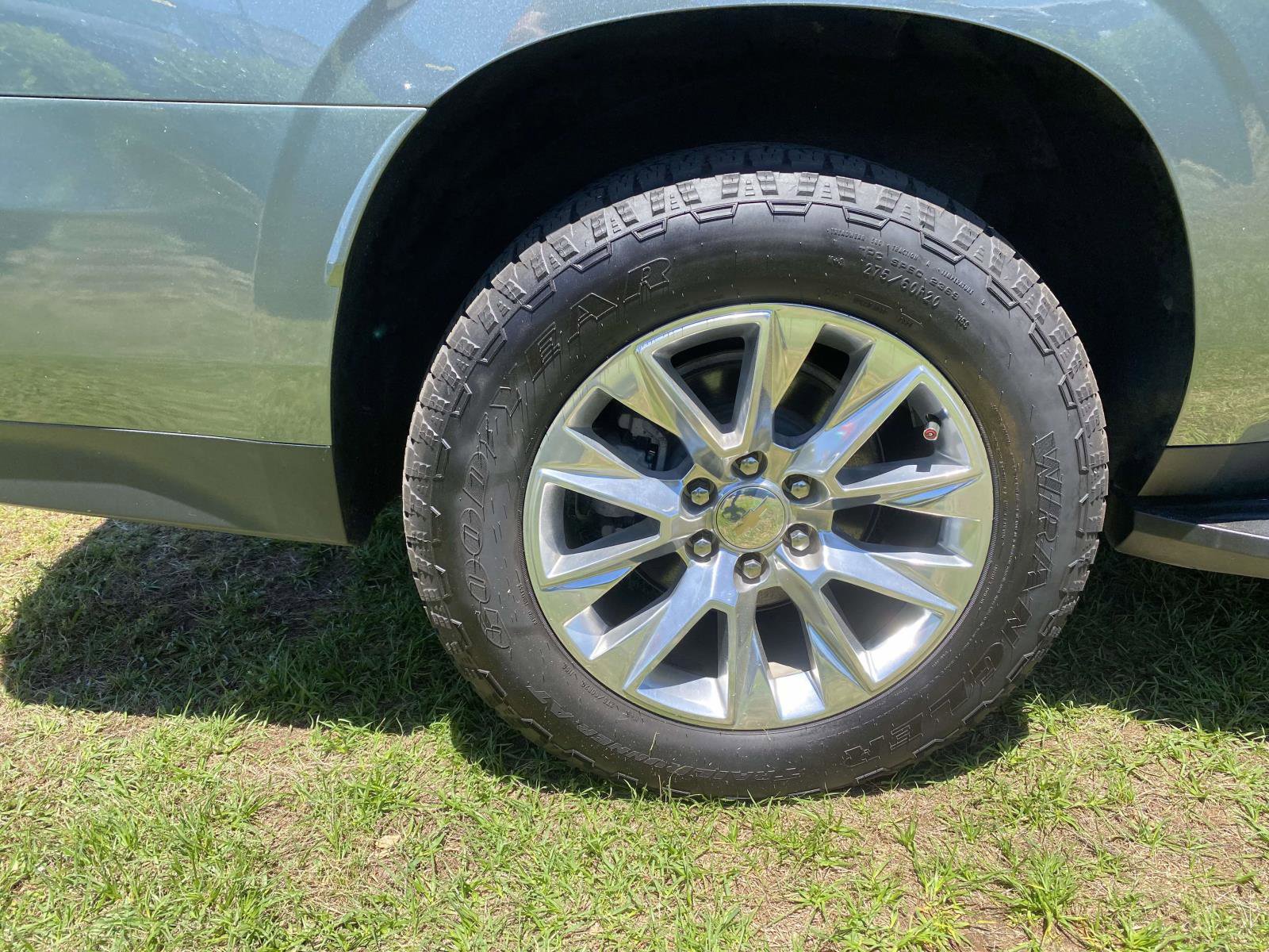 Used 2023 Chevrolet Suburban Premier RWD image 9