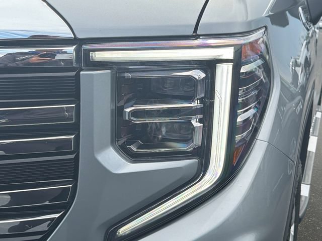 Used 2024 GMC Sierra 1500 SLT w/ SLT Premium Plus Package AWD/4WD image 9