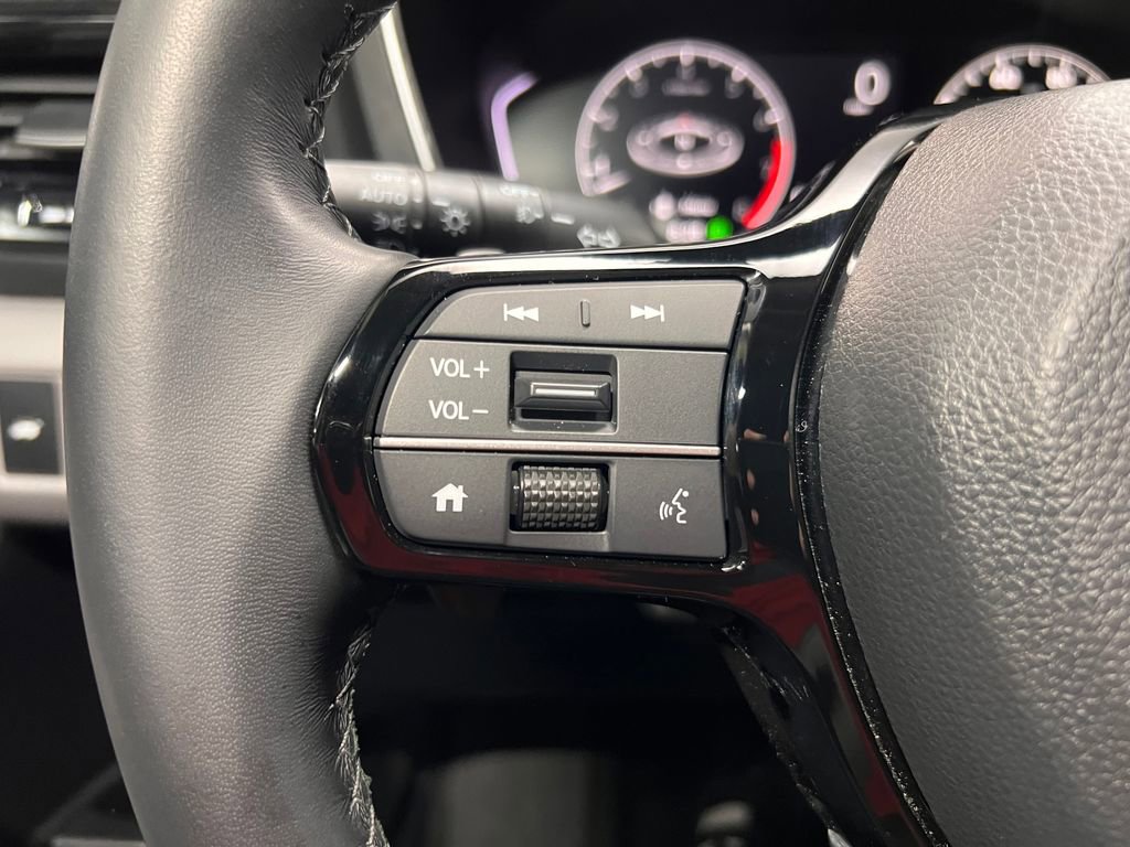 Used 2025 Honda Pilot Touring image 10