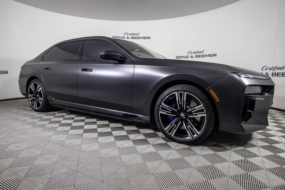 Used 2023 BMW i7 xDrive60 w/ Executive Package 2 AWD/4WD image 2