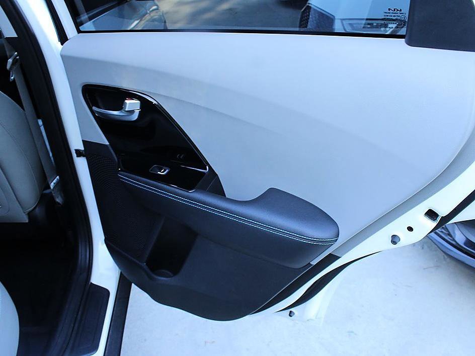 Used 2022 Kia Niro LXS image 22