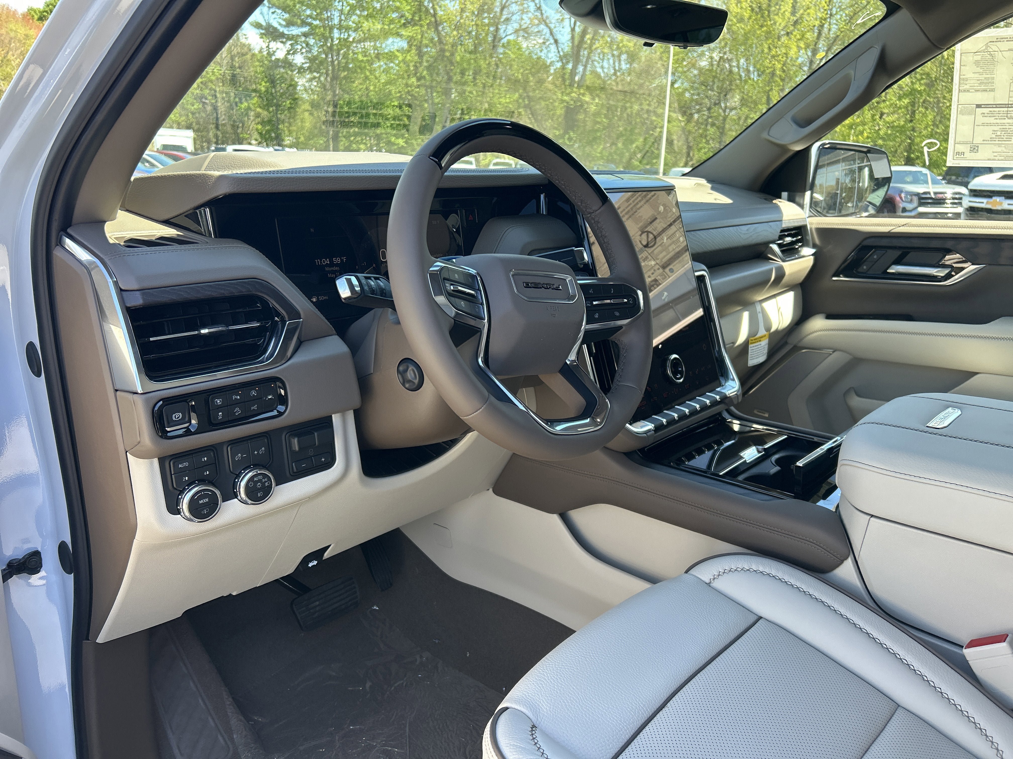 New 2026 GMC Yukon Denali w/ Denali Reserve Package AWD/4WD image 18