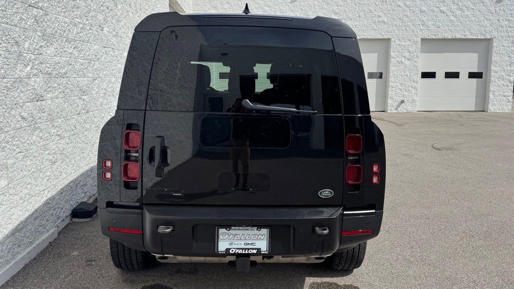 Used 2023 Land Rover Defender 130 SE image 9