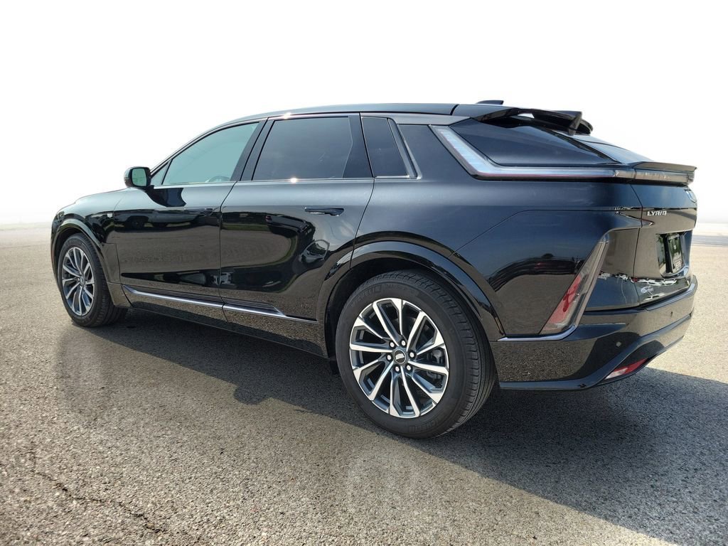 Used 2024 Cadillac Lyriq Sport w/ LPO, Floor Liner Package AWD/4WD image 3
