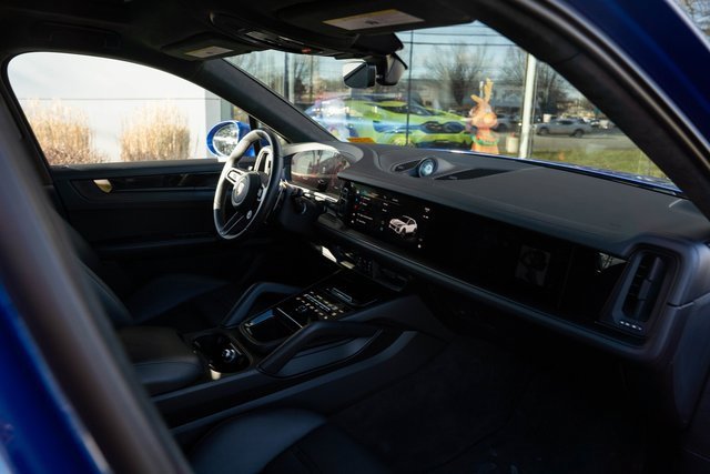 Used 2025 Porsche Cayenne GTS image 23