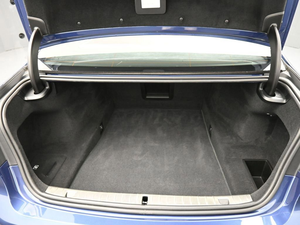Used 2022 BMW ALPINA B7 xDrive w/ Luxury Rear Seating Package AWD/4WD image 38