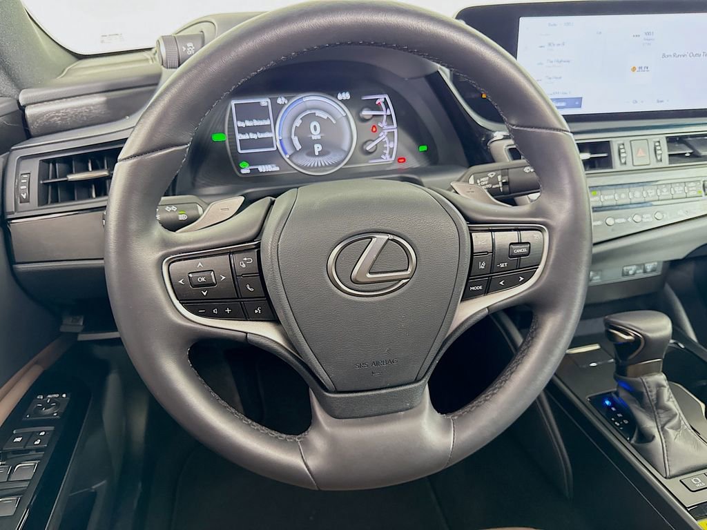 Certified 2025 Lexus ES 300h w/ Premium Package image 11