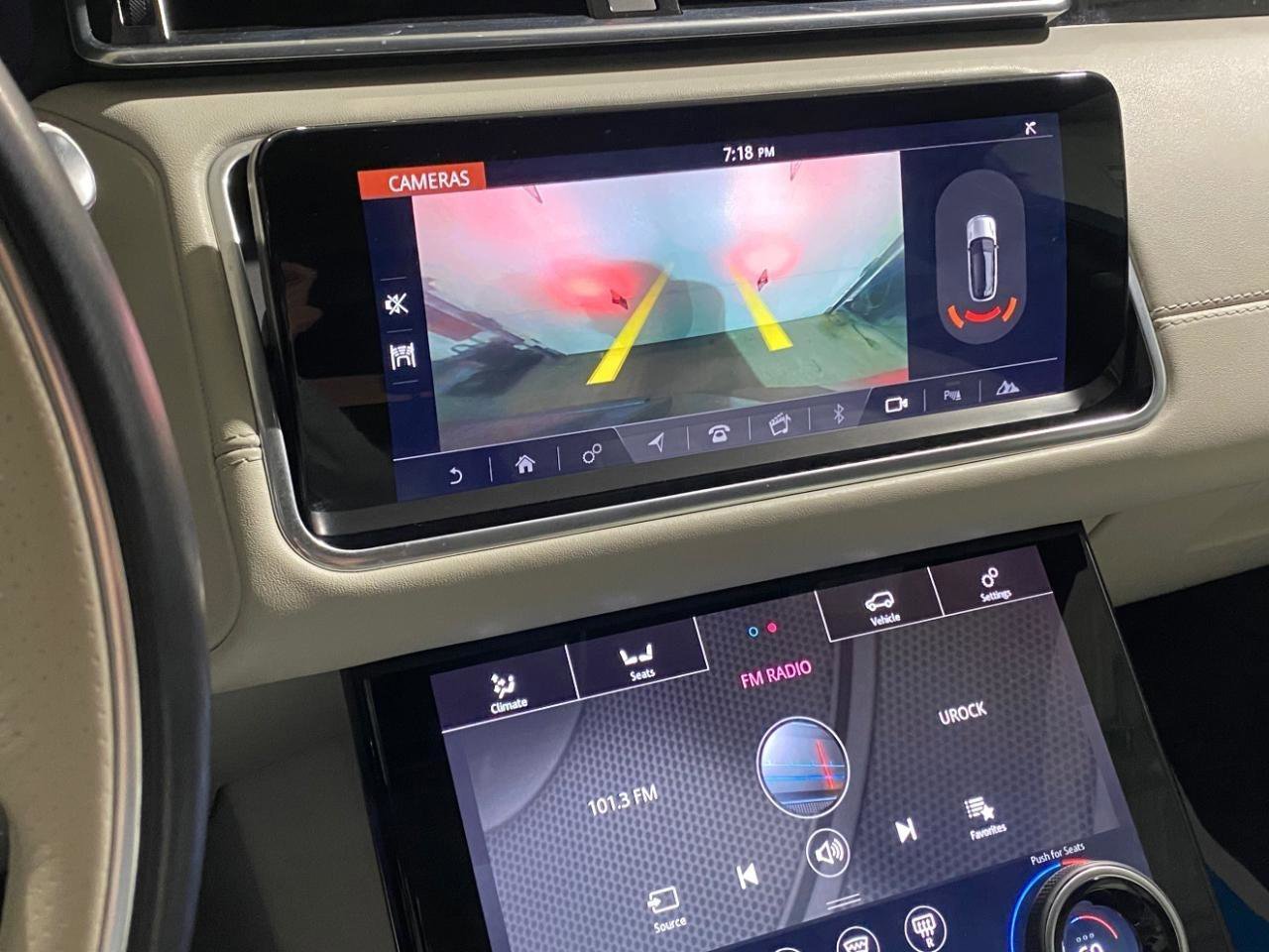 Used 2018 Land Rover Range Rover Velar R-Dynamic SE image 20