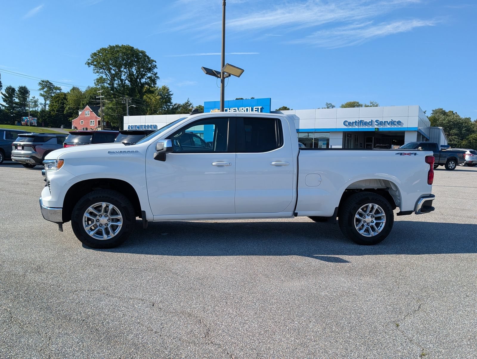 Used 2024 Chevrolet Silverado 1500 LT AWD/4WD image 6