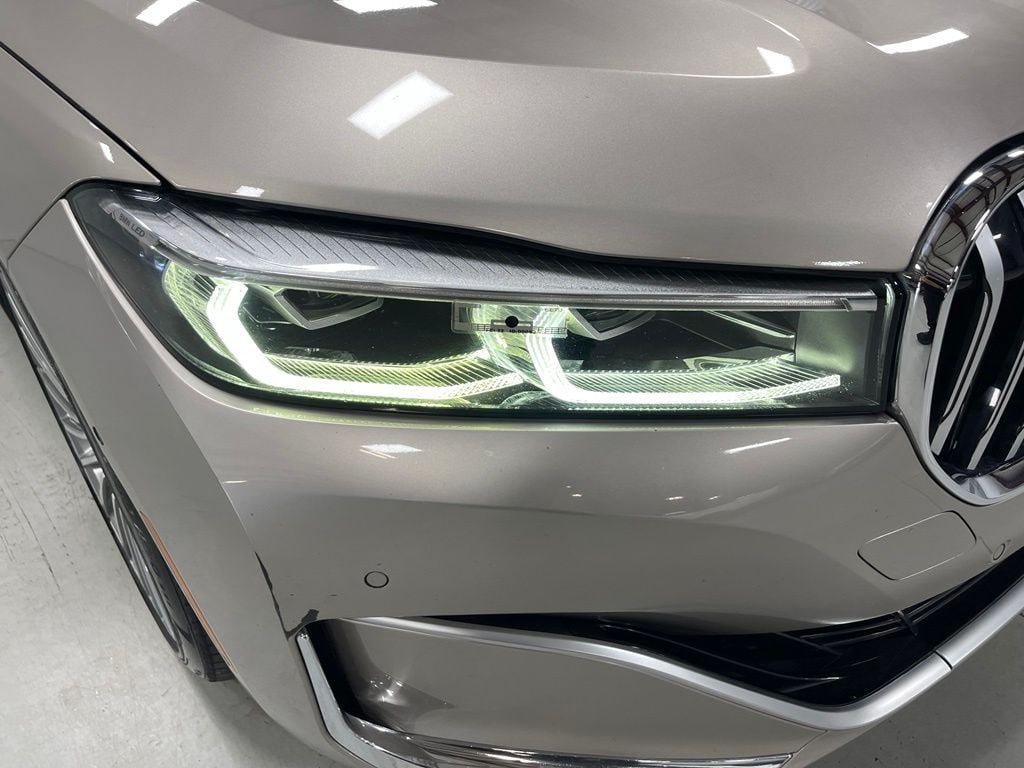 Used 2020 BMW 750i xDrive w/ Executive Package AWD/4WD image 10